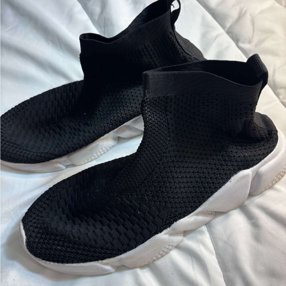 Men’s Black Knit High-Top Sneakers- see measurements in pic for sizing